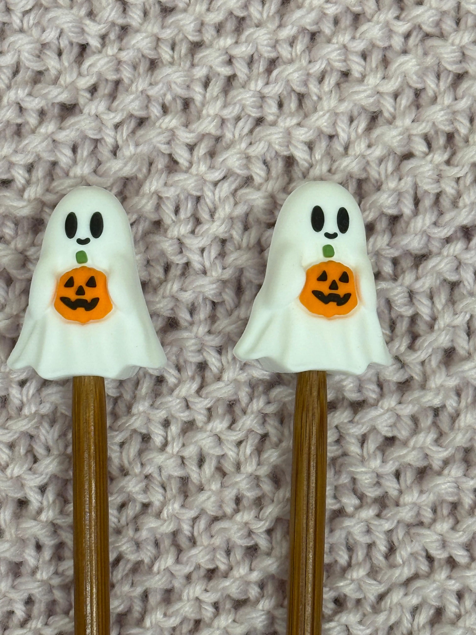 Mountaintop Yarn Ghost with Pumpkin - Point Protectors Point Protectors