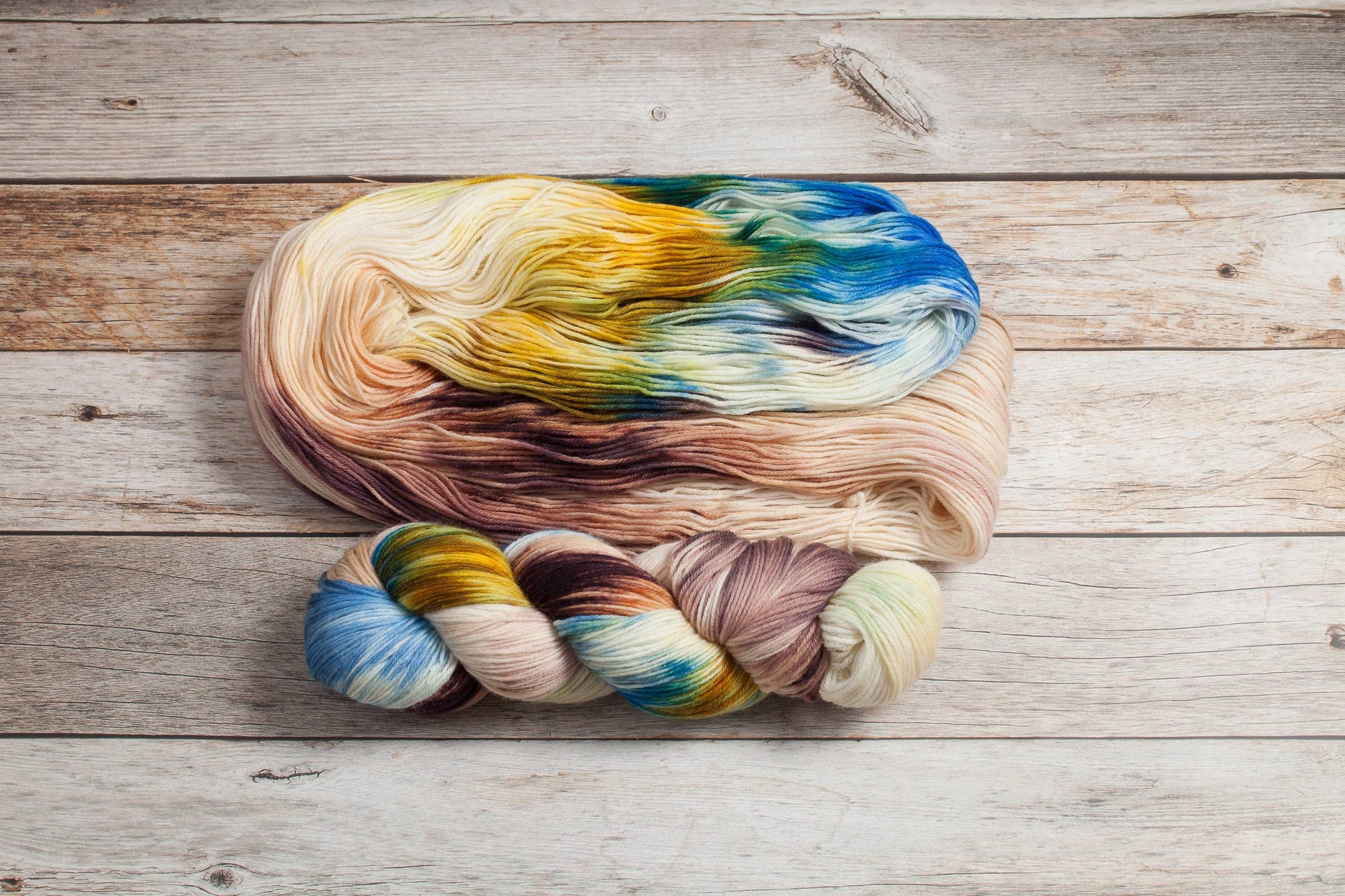 Lauritzen Dyed Fibers Sol - Fingering - 75/25 Superwash Merino & Nylon Hand Dyed Yarn in Colorway: Sandy Sea Yarn