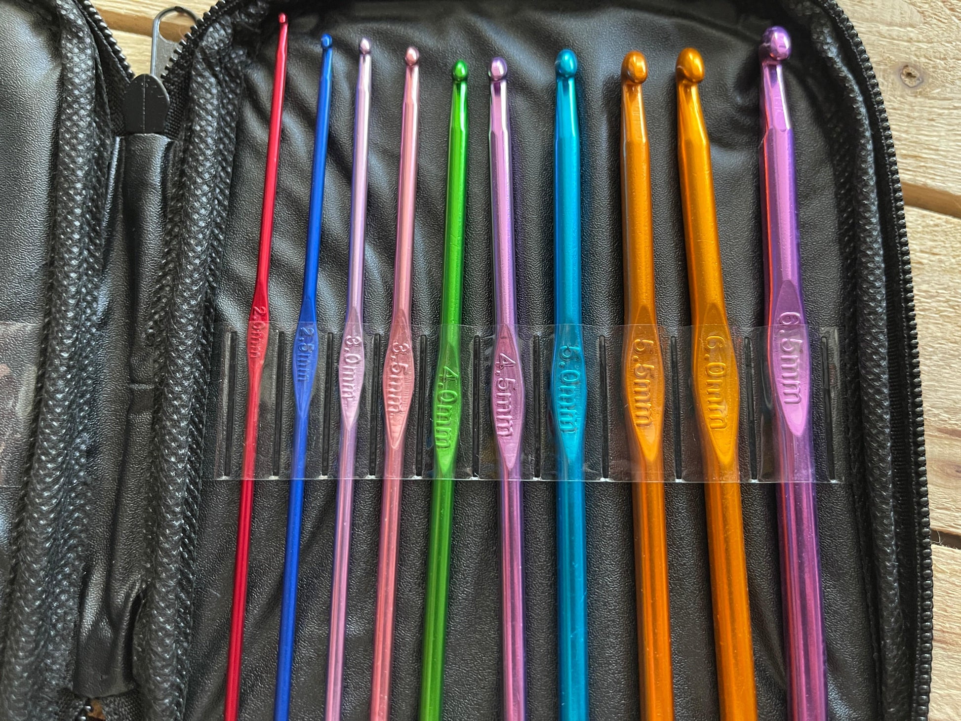 Mountaintop Yarn Crochet Hook Set with Case Crochet Hooks